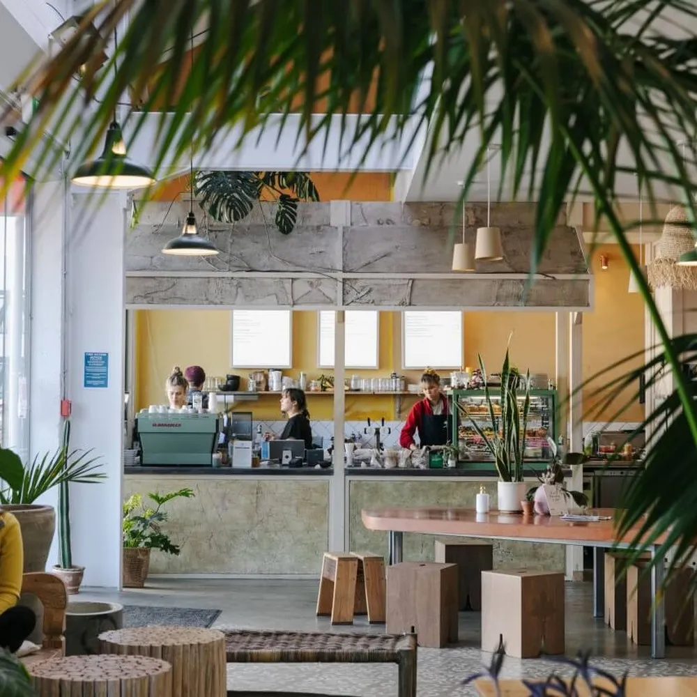The inside of the Barefoot Eatery