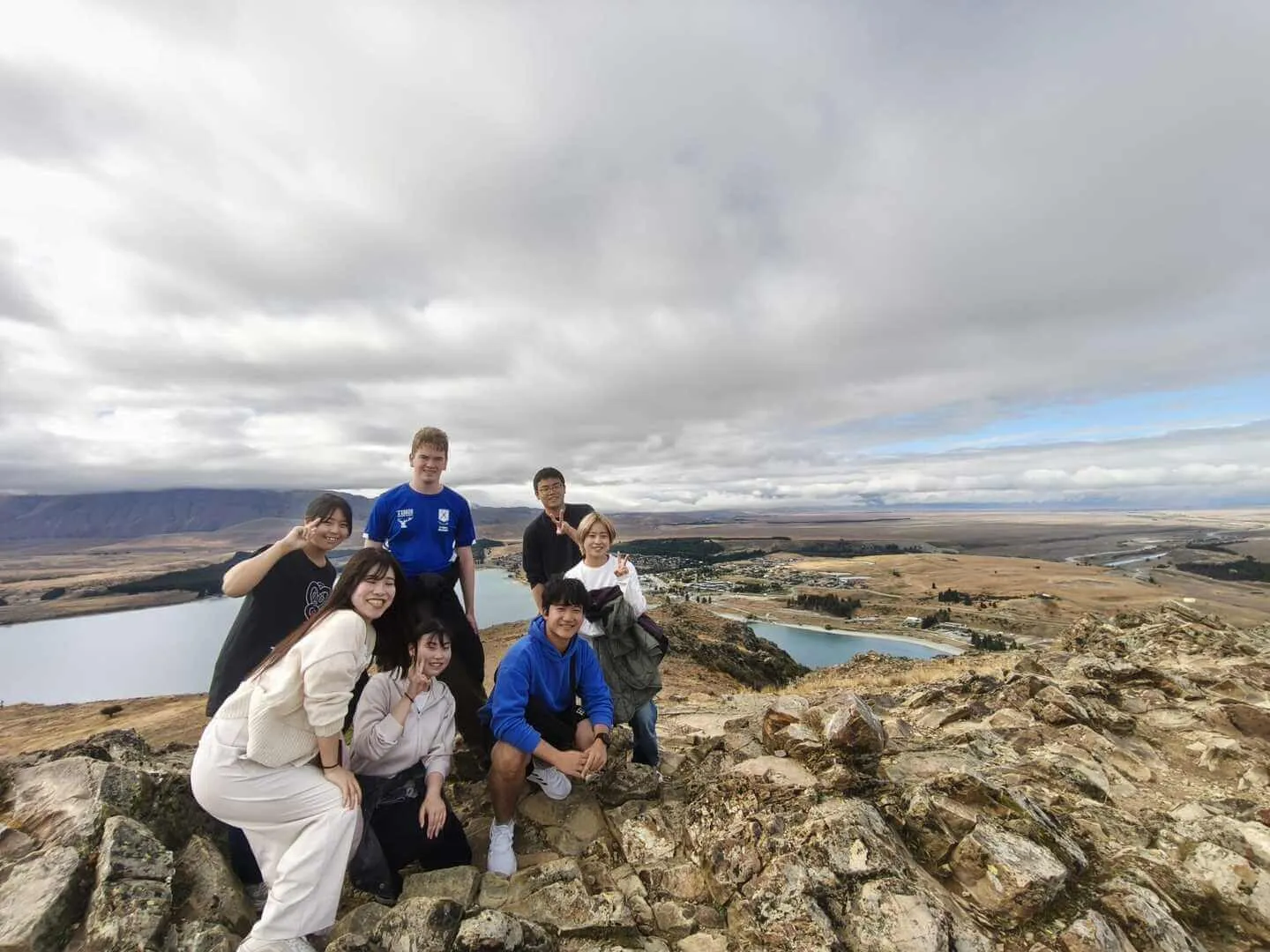 Kien accompanied the Japanese guests from Iwate Prefecture to see a lookout in Lake Tekapo