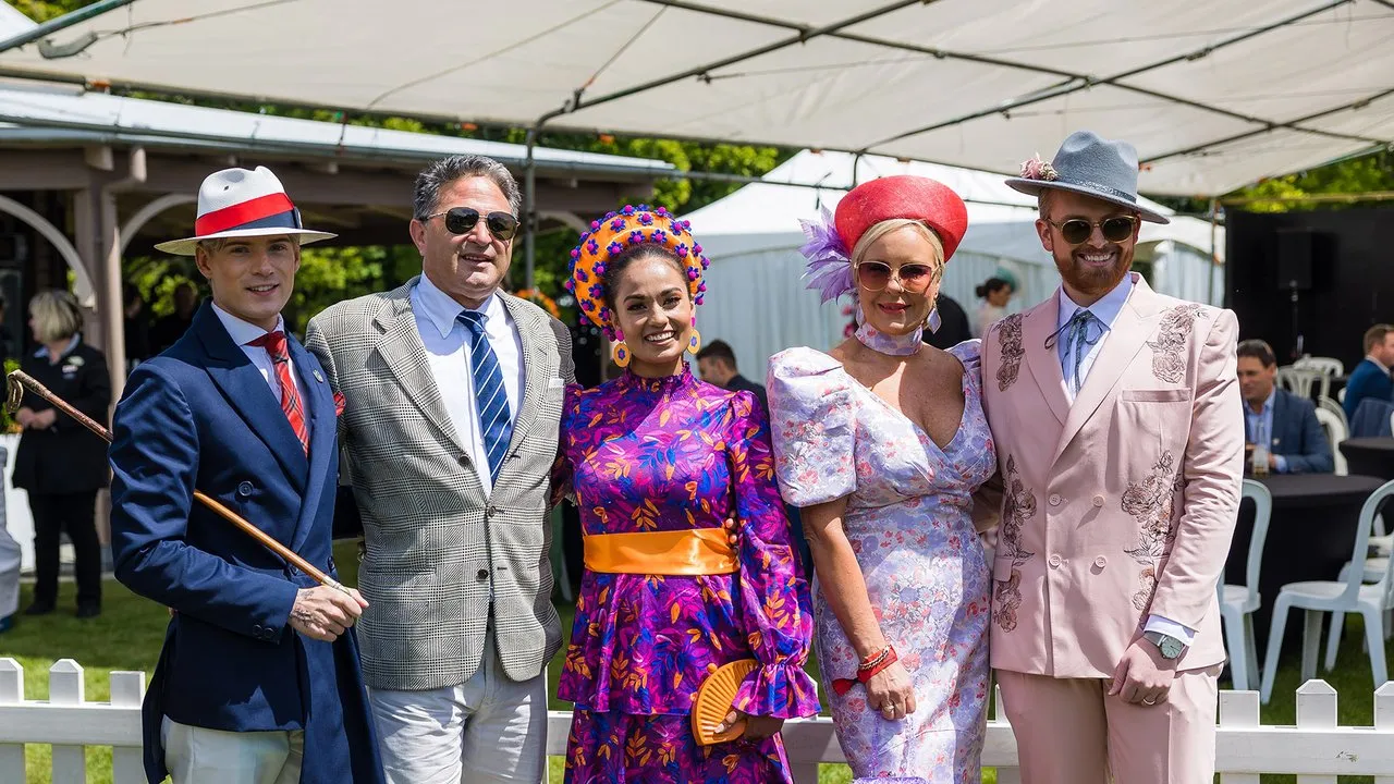 Group dresses up for the races