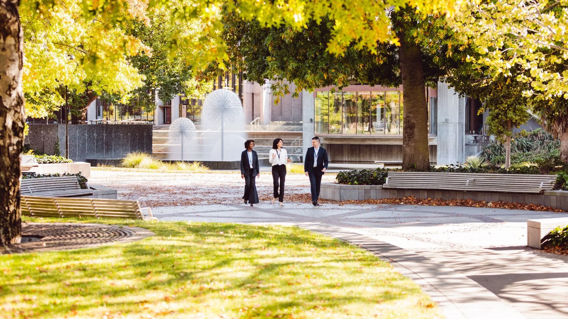 Delegates strolling in Victoria Square