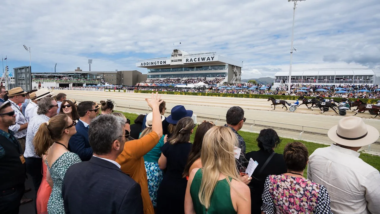 Crowd watching the horse racing