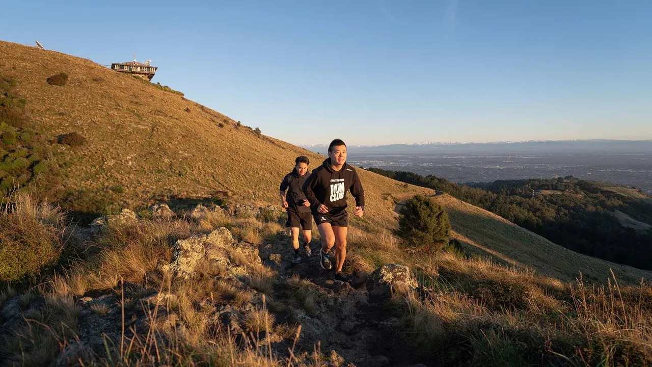 Alex Li running in the Port Hills