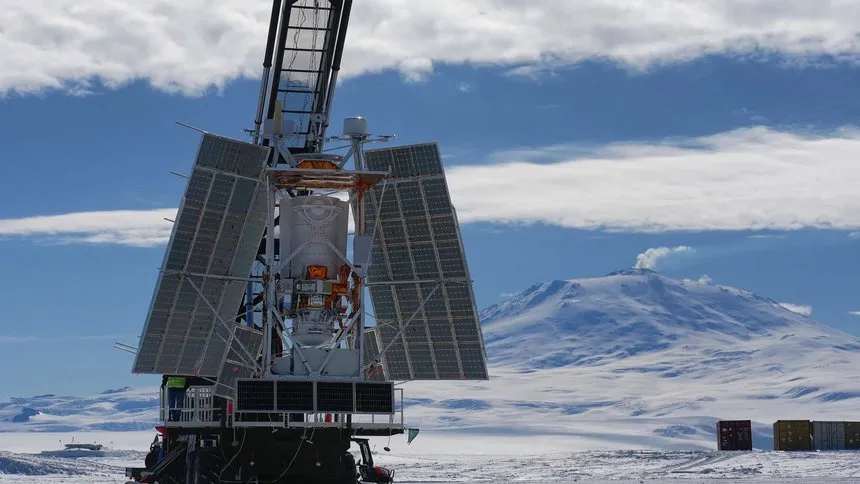 Antarctic Truck With Panels