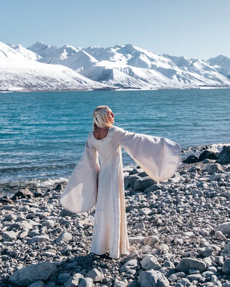 Galadriel on waters edge
