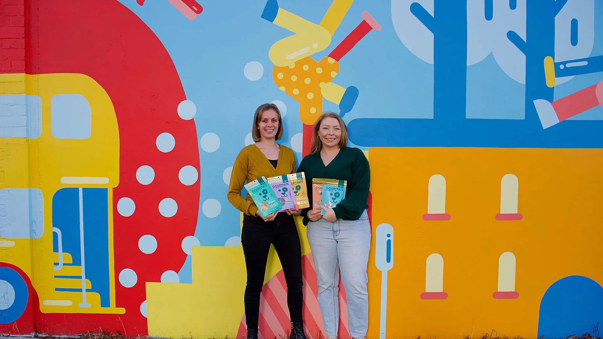 Gourmate Laura and Steph holding product
