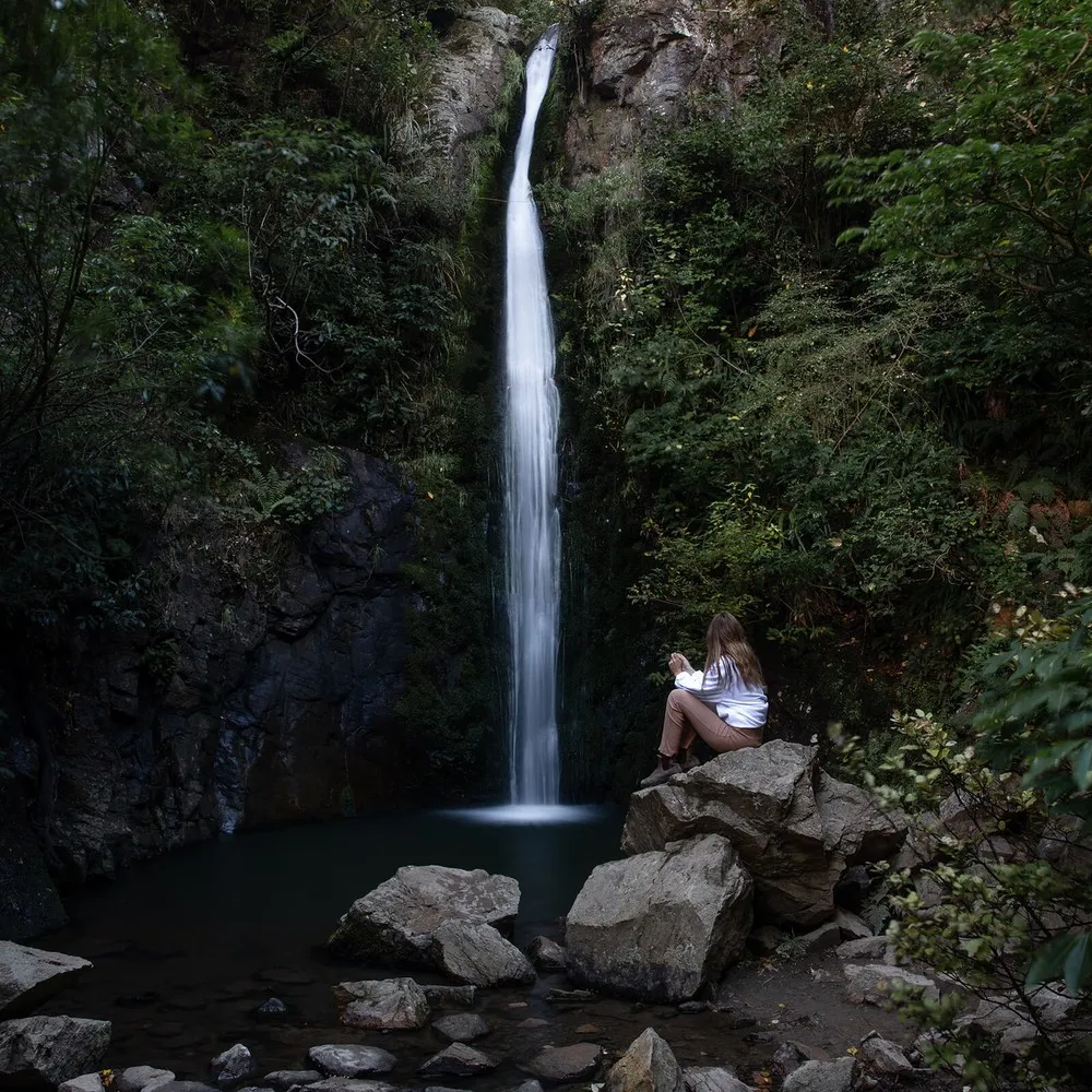 Lady in front of Washpen Falls