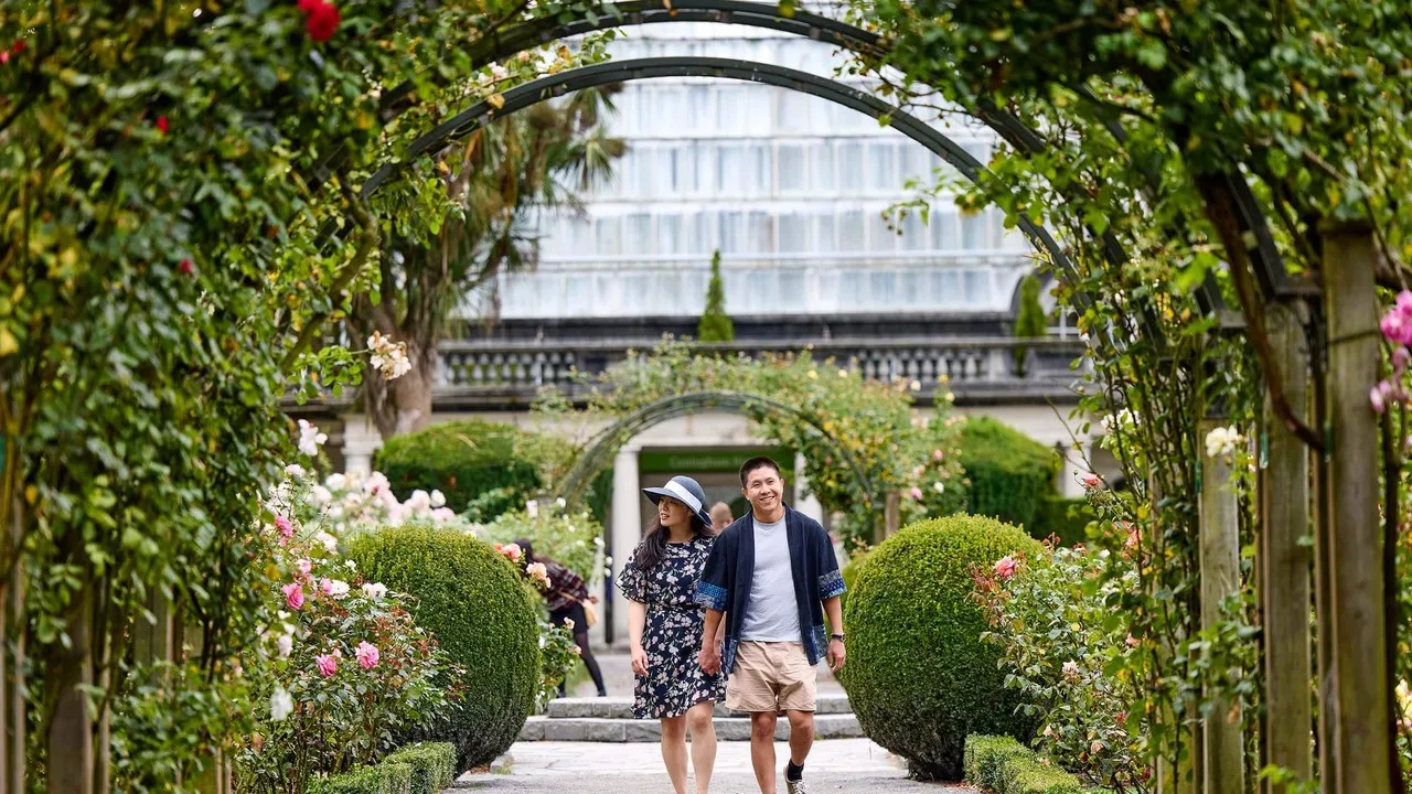 Couple strolling through the Christchurch Botanic Gardens.