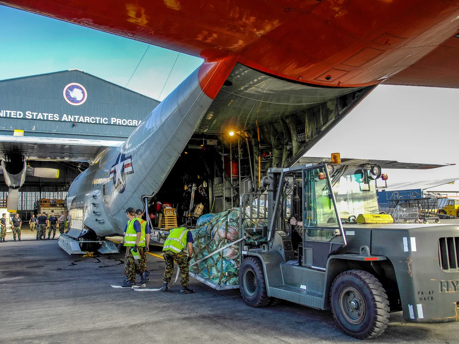 Antarctic C130 loading