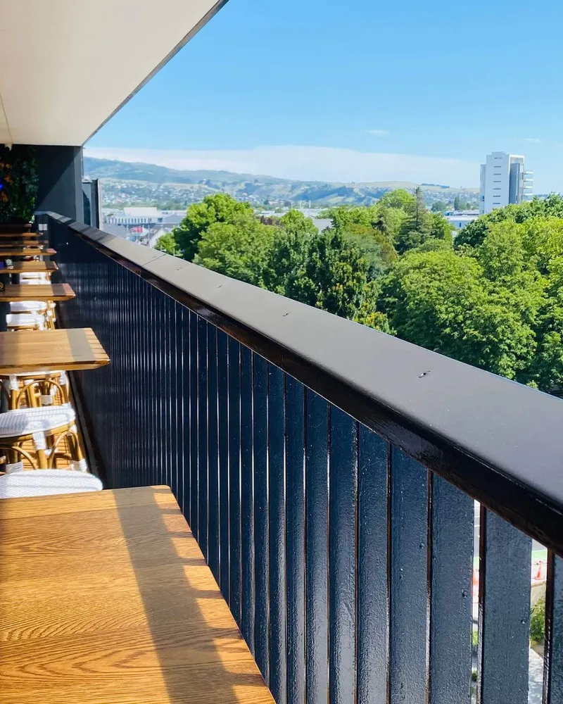 Mr Brightside outdoor eating area