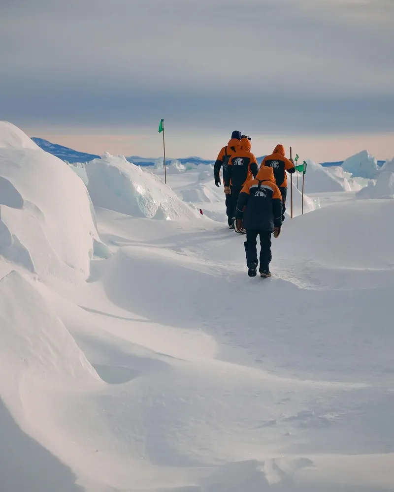 Antarctic pressure ridges hike