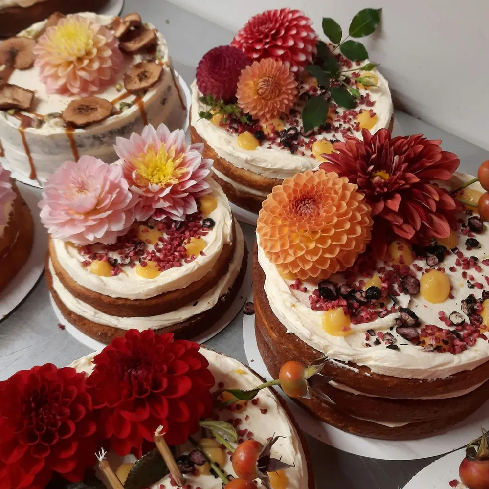 Floral decorated collection of cakes by Cakes By Anna
