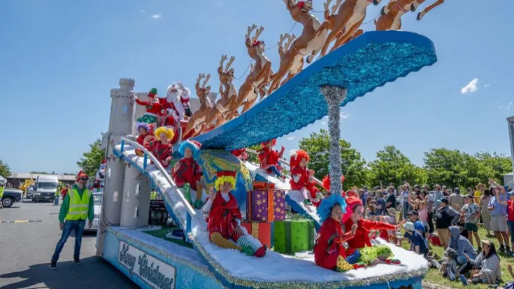 VIP Frames and Trusses Christmas Show Parade 2025