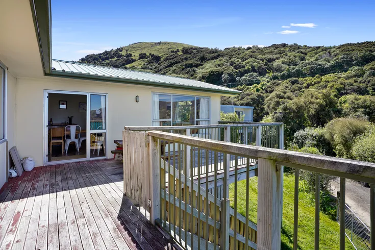 Seaview House - Wainui Holiday Home