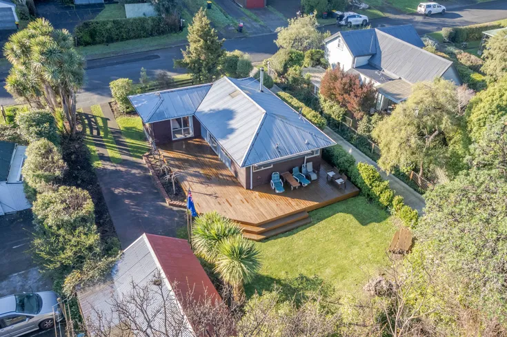 Woodills Wonderland – Akaroa Holiday Home