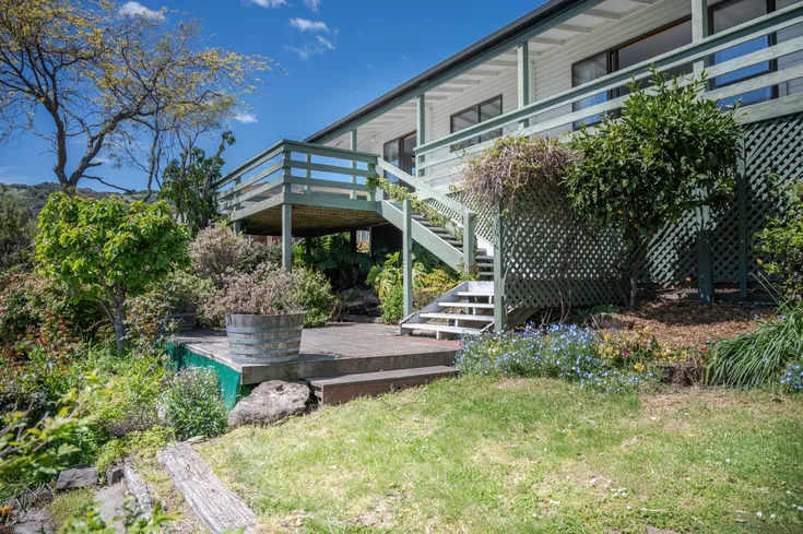 Libeau Lane Views - Akaroa Holiday Home