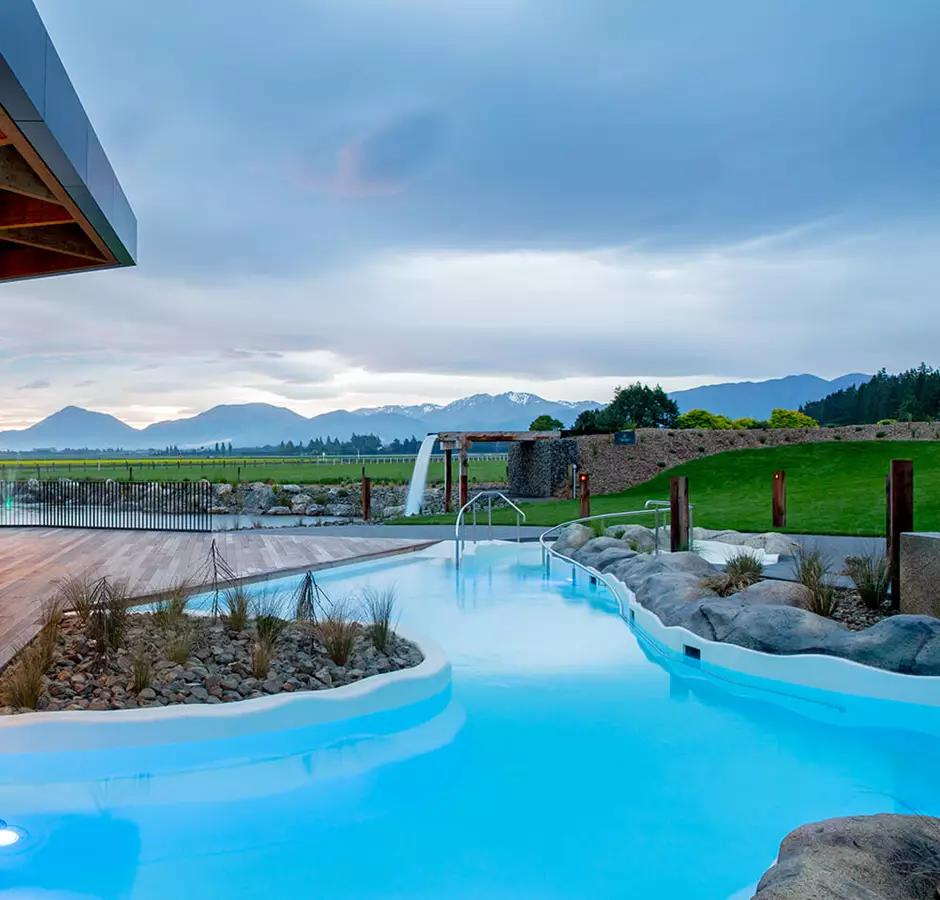 Opuke Hot Pools With Mountains