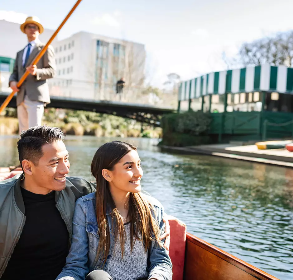 Christchurch Attractions Ryan Wilkes Couple In Punting Boat Bridge Background